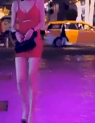 尾隨漂亮主播到家 强上爆操女神白虎穴給你們看