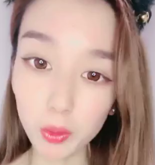 新人下海颜值女神！性感情趣内裤炮友操逼！埋头吃屌活很棒，扶着皮肤后入爆操，擦的骚穴喊爸爸