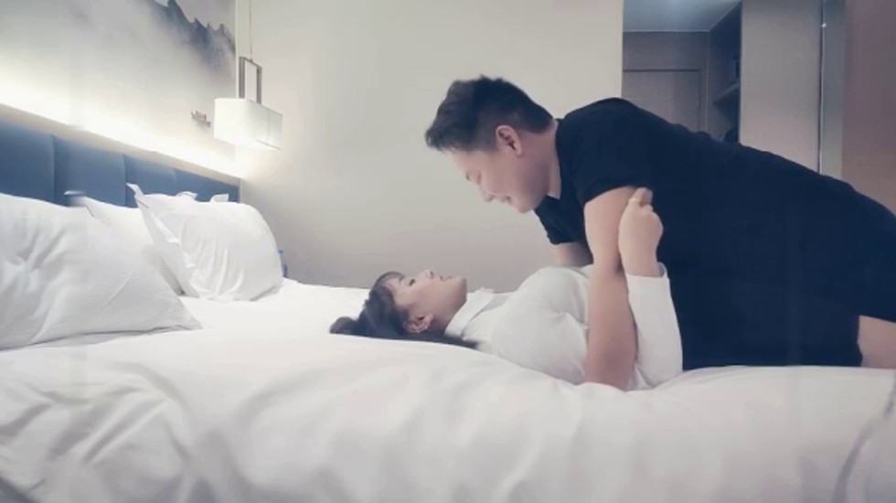 七天高端外围 硬要用屌口爆妹子