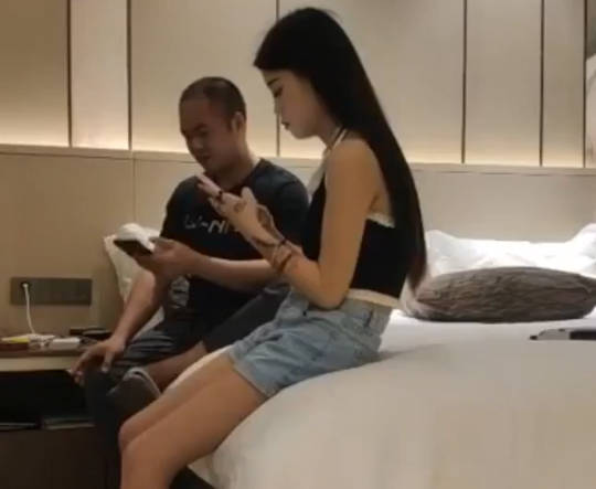 新人出道表现不错 技校纹身精神小妹儿