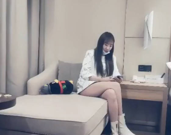 黑丝大长腿肥臀小姐姐后入干起来很过瘾 淫叫口爆