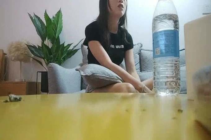 首秀极品嫩妹，腿上纹身超近距离视角拍摄，深喉大屌骑上来整根插入，转战到床上猛操