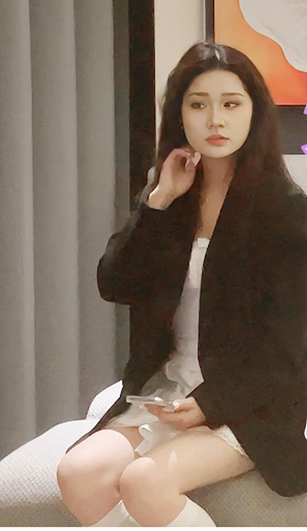 本科正在實習的學生，身材豐滿皮膚白嫩，尤其是精致的小腳人見人愛，各種姿勢猛幹