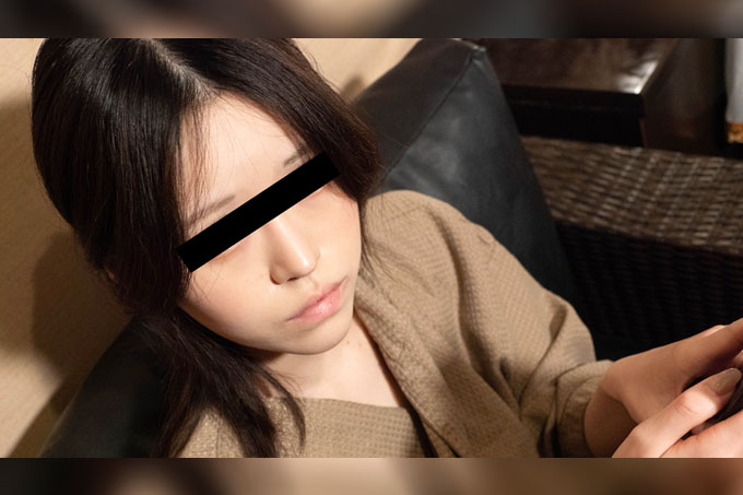 一边看影片一边口交挑战 川口明里